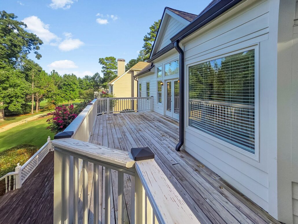 Main-level deck at 1030 Billy Mantle Lane overlooking the 18th fairway of the Harbor Club golf course on Lake Oconee