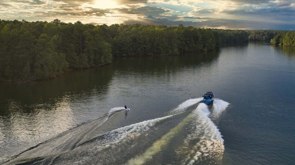 Wakeboarding, wakesurfing and fishing on Lake Oconee