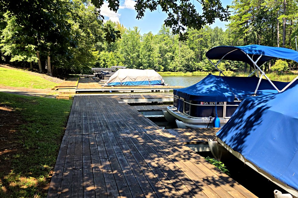 Granite Cove community docks and boat slips on Lake Oconee