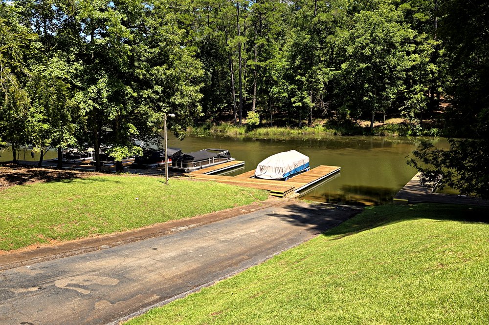 Granite Cove waterfront community dock and boat ramp on Lake Oconee