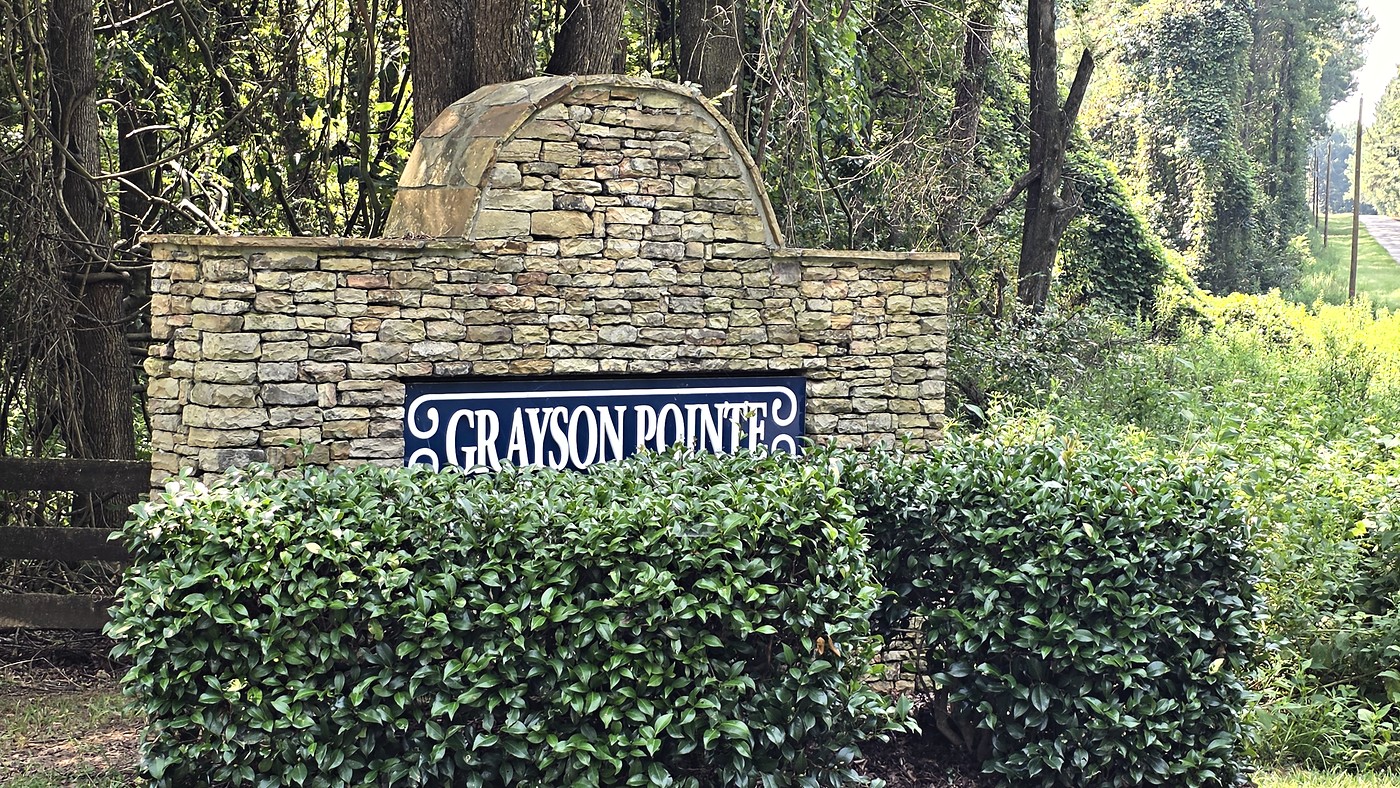Grayson Pointe stone entrance monument off Parks Mill Road in Buckhead, Morgan County, Lake Oconee Georgia