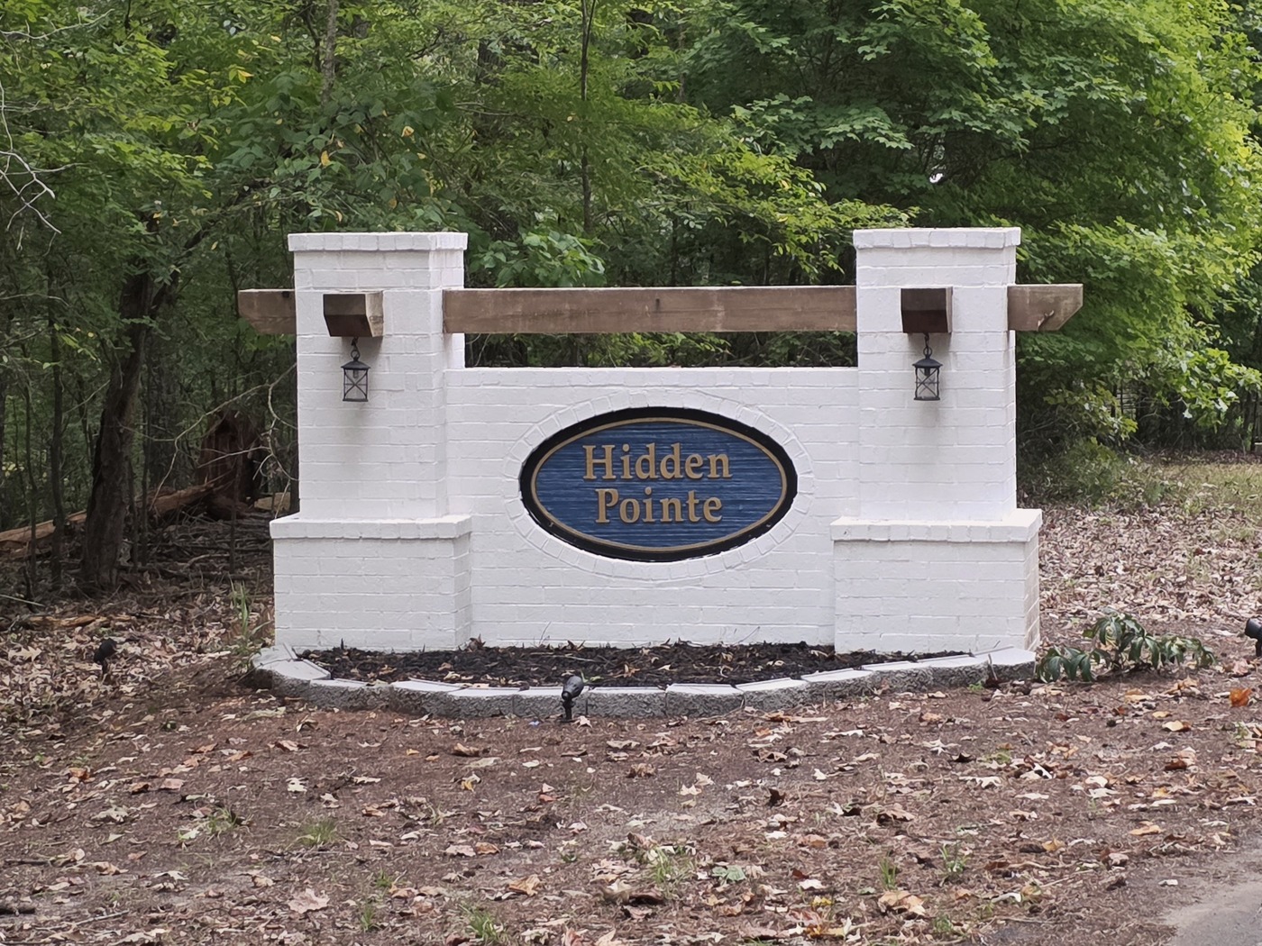 The Hidden Pointe entrance sign on Brannon Drive at Lake Oconee in Greene County, Georgia