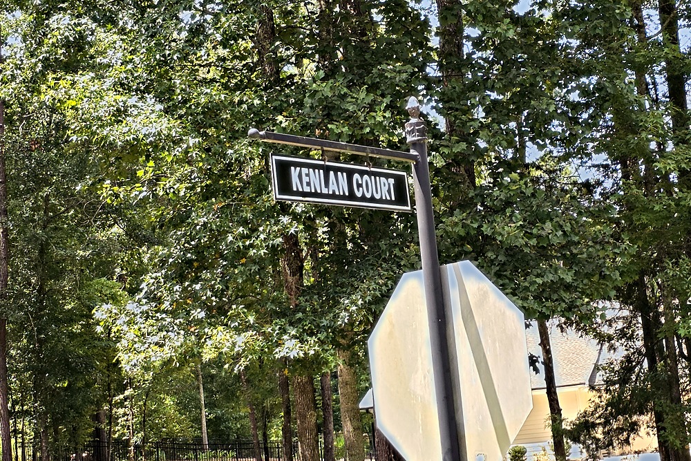 Kenlan Court street sign in Chapel Springs on Lake Oconee