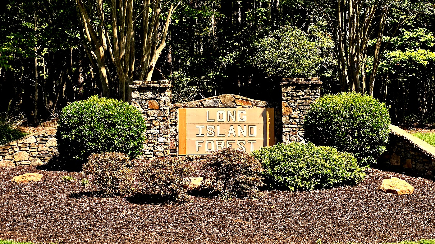 Long Island Forest stone entrance sign on Lake Oconee in Putnam County, Georgia